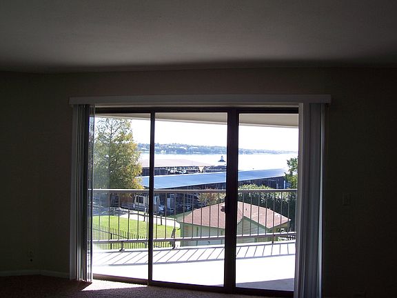 2nd image of 436 Yacht Club Dr APT H