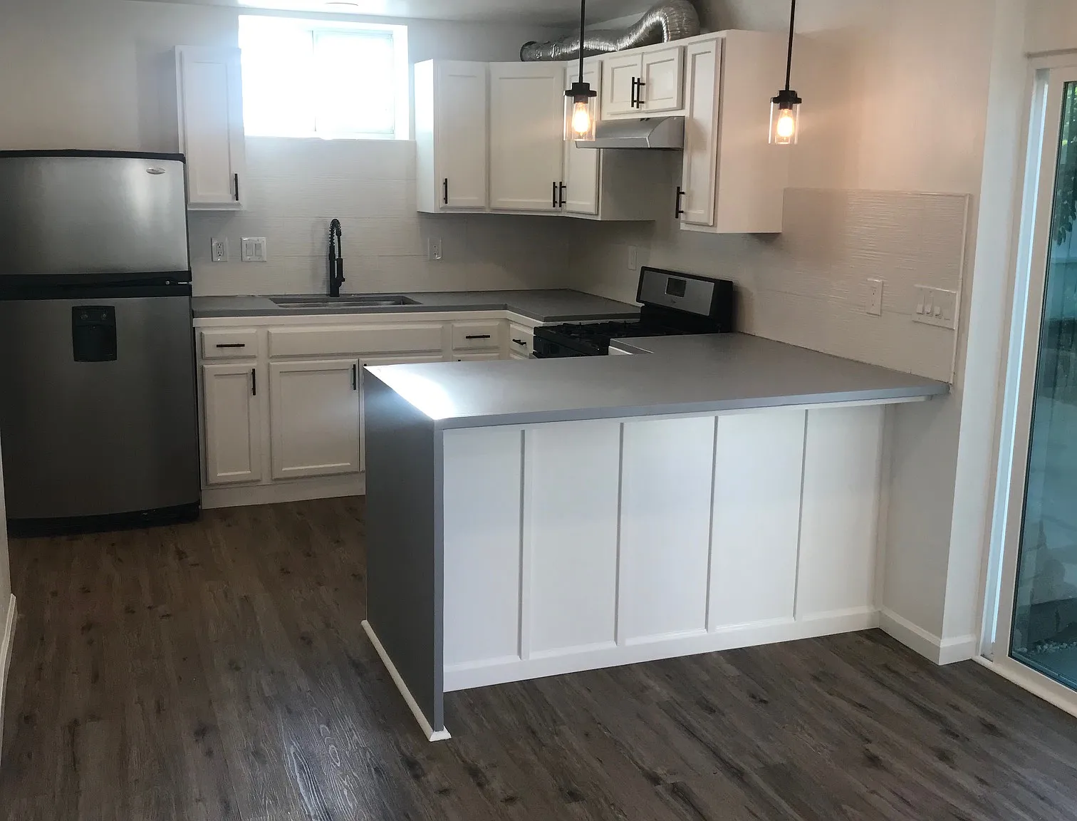 2 bed, 900 sqft, $3,675 — Photo 2