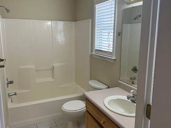 3rd image of 4239 Wilshire Dr