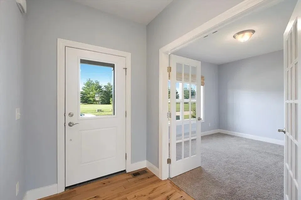 5 bed, 3.5 bath, 2324 sqft, $3,200 — Photo 3