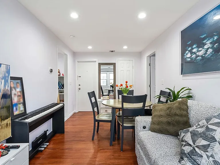 106 Speer Ave #3 — Photo 2
