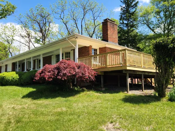 39080 Foxhill Rd, Leesburg, VA 20175