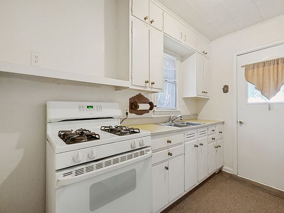 3rd image of 10622 Fern Dr