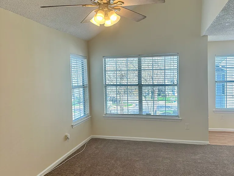 14046 Vista Dr — Photo 4