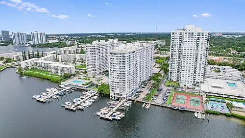 18051 Biscayne Blvd Photo 1