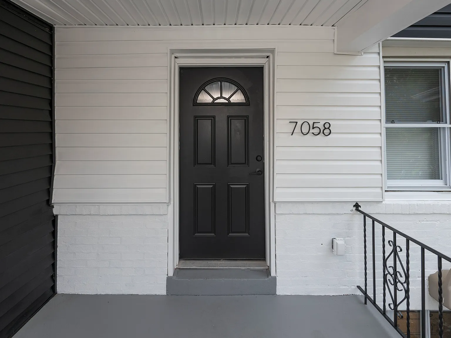 3 bed, 1060 sqft, $2,000 — Photo 1