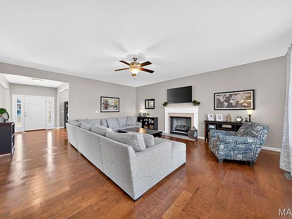 2nd image of 310 Parkview Manor Ln