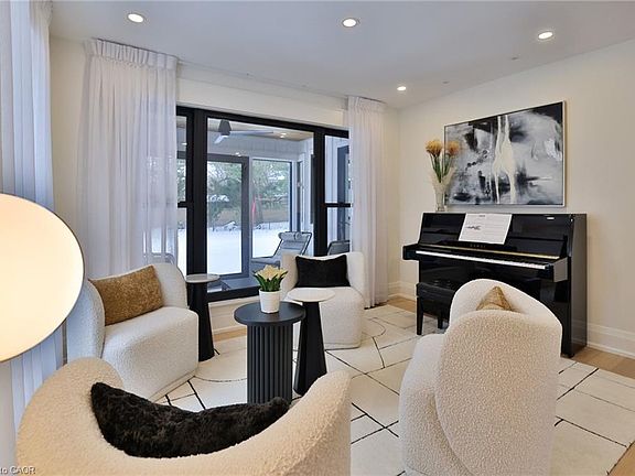 5th image of 200 Chartwell Rd