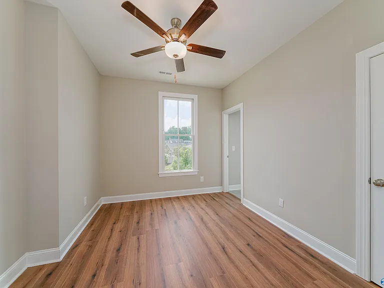 30 Pine St NW — Photo 11