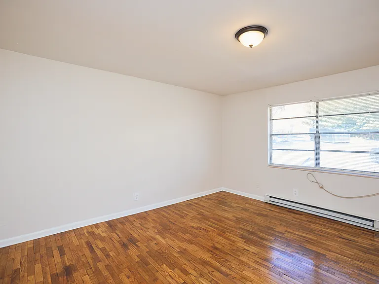 Lenox Apartments — Photo 14