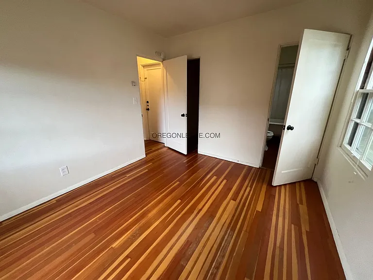 2 Bedroom 2 bath downtown apartment available now — Photo 11