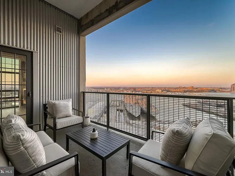 1200 Steuart St #1611 — Photo 31