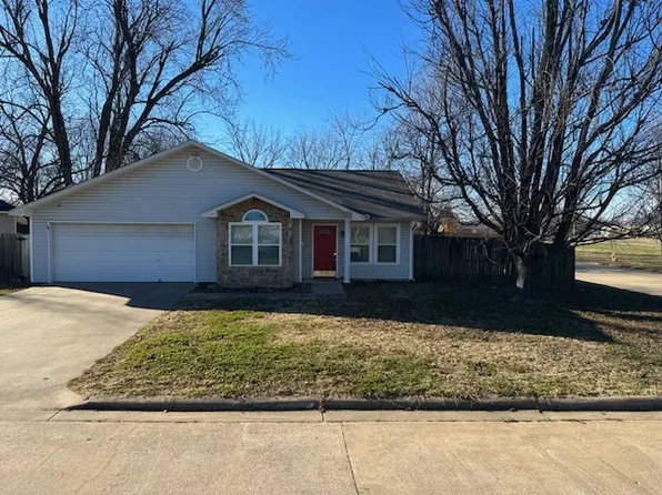 1000 Arrowwood Ln, Siloam Springs, AR 72761