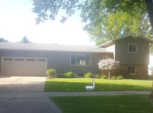 2246 Springbrook Ct, Grand Forks, ND 58201