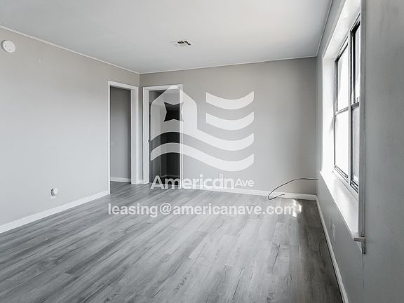 1368794_004_living_room_14339110.jpg