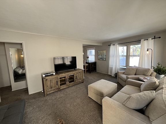 2nd image of 602 1/2 Jasmine Ave