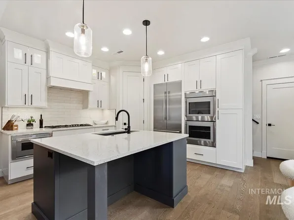 3268 S Sedgebrook Ln, Eagle, ID 83616