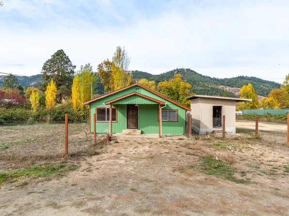947 Laura St, Myrtle Creek, OR 97457
