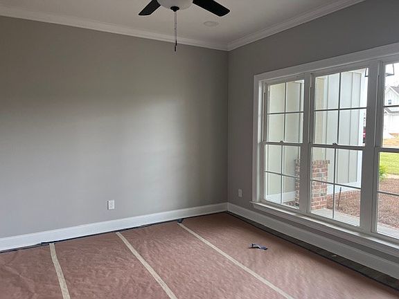 3rd image of 211 Thistledown Dr