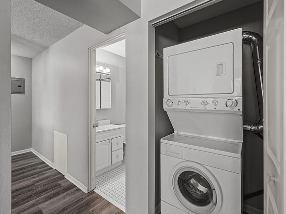 5th image of 2720 Rosalyn Ct APT 204