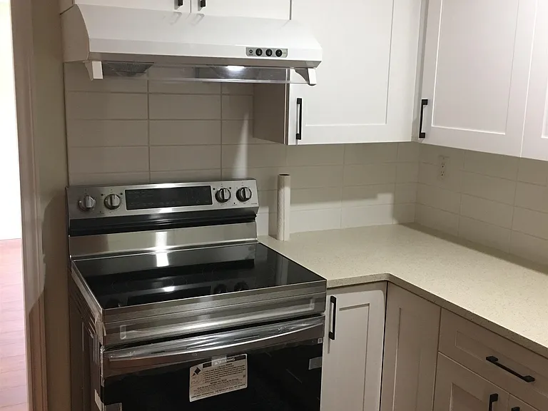 655 Monte Pl — Photo 2