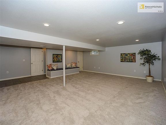 5th image of 3827 S Breckenridge Dr