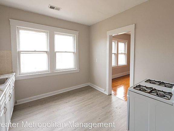 4th image of 1366 W 111th St #8496267