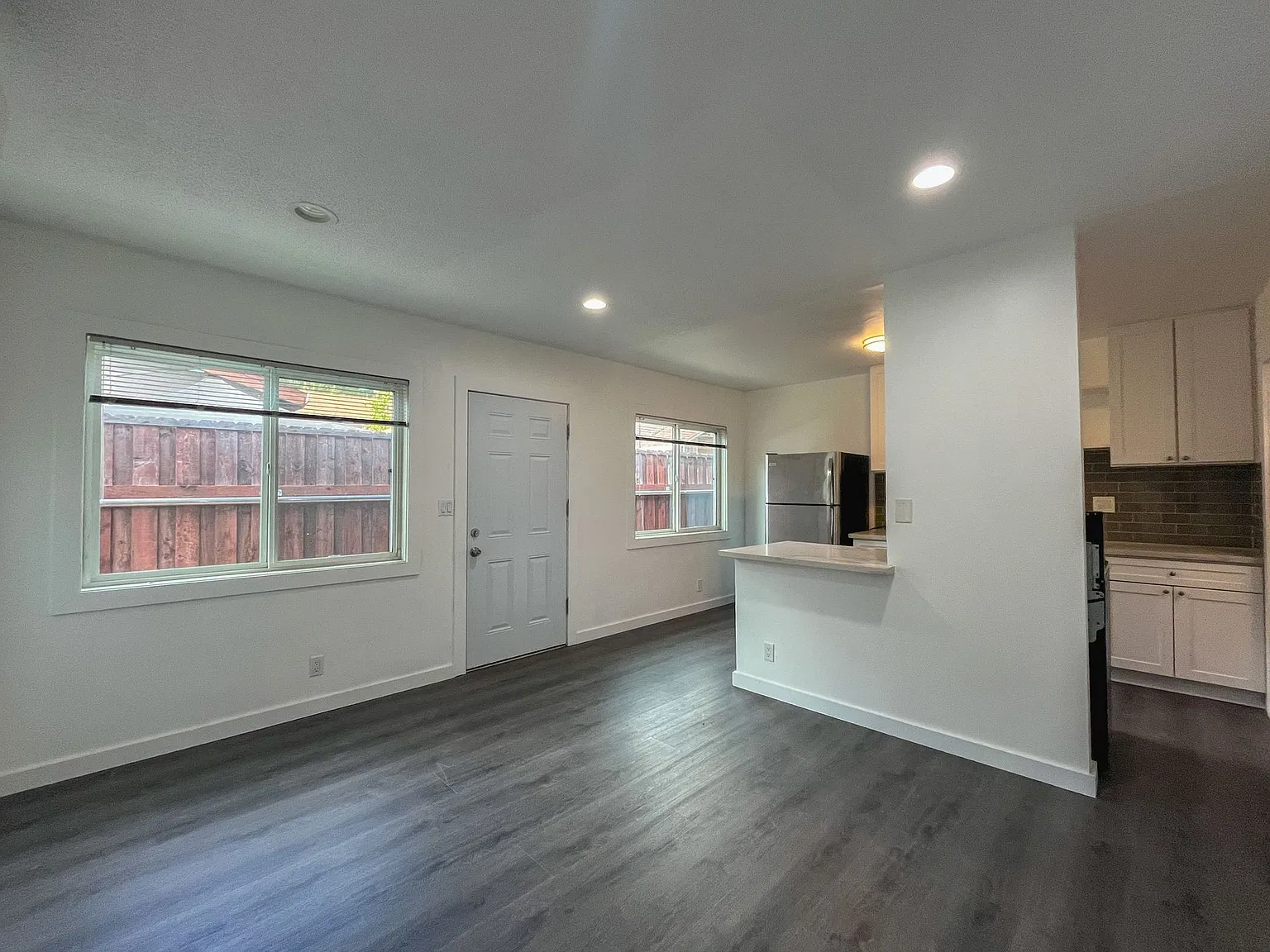 2652 Queen St — Photo 4