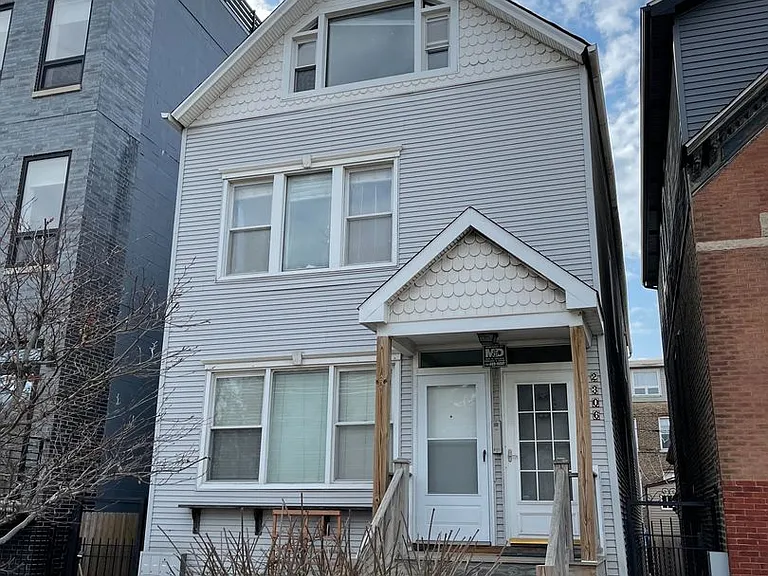 2306 N Hoyne Ave — Photo 2