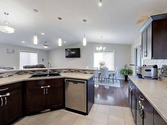 3rd image of 45 E Springwood Dr NE