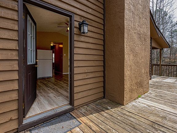 3rd image of 70 Beaver Ridge Trl