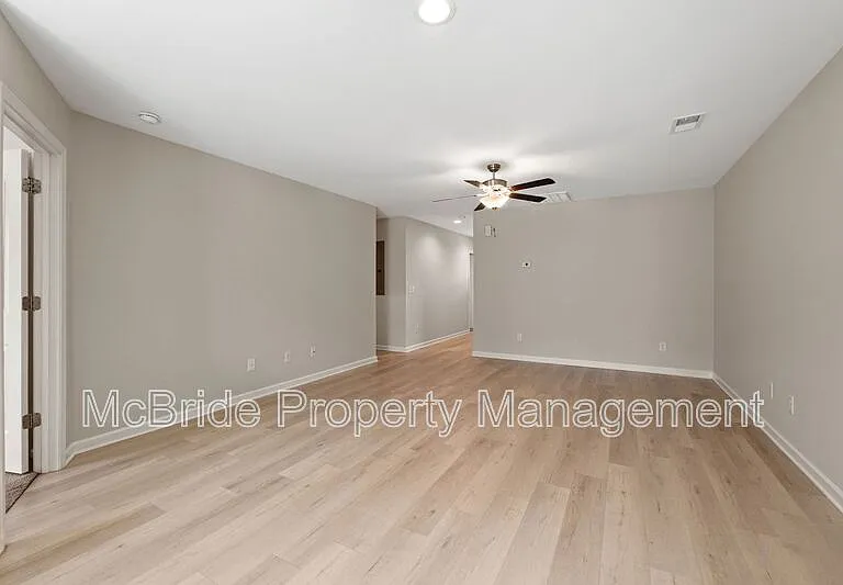 957 Madrid Ct — Photo 4