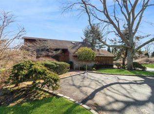 44 James Neck Rd, Saint James, NY 11780