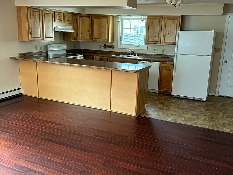 147 E 8th Ave — Photo 9