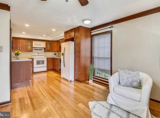 3113 Patrick Henry Dr APT 511, Falls Church, VA 22044