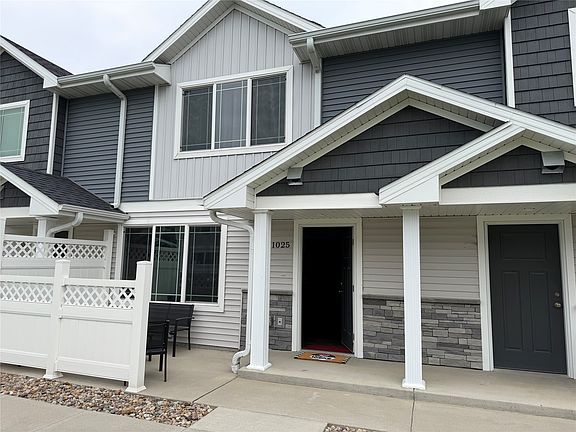 2nd image of 1025 NE 58th Ln