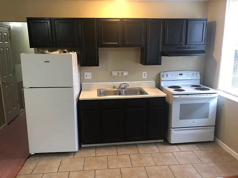 1706 Pleasant St #2 — Photo 9