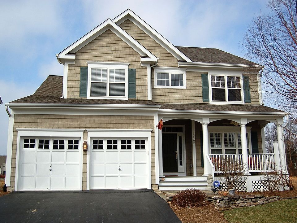 GREAT COLONIAL WITH FRONT PORCH