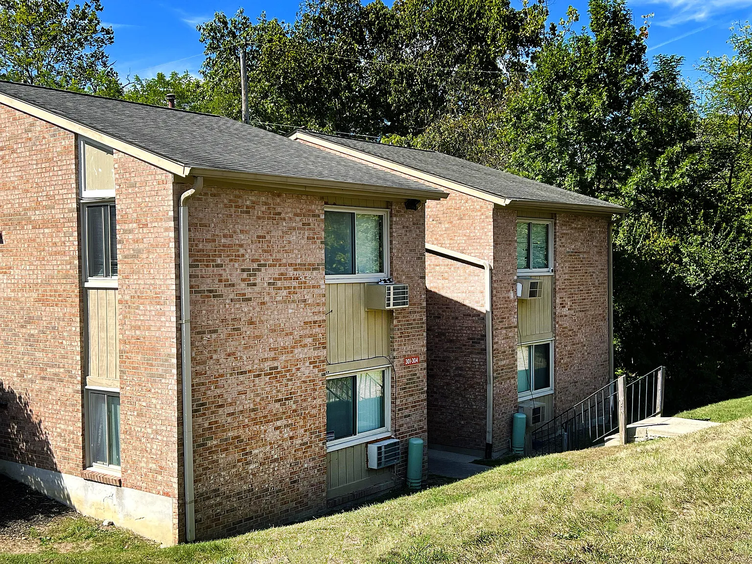 Twin Gables Apartments — Photo 3