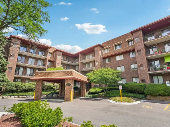 101 Old Oak Dr APT 200, Buffalo Grove, IL 60089