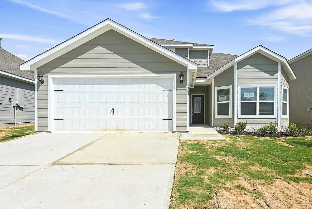 4 bed, 2.5 bath, 2131 sqft, $2,350 — Photo 1