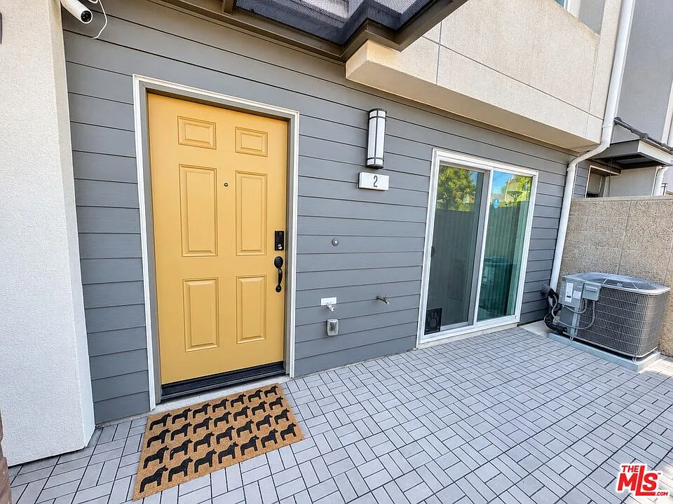 14057 Ruby Ln — Photo 2