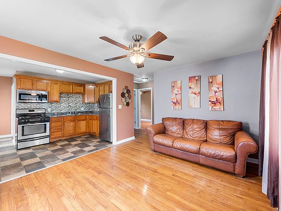 3rd image of 2855 Henry St