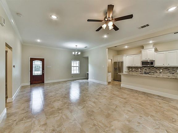 5th image of 10405 Twin Oaks Dr