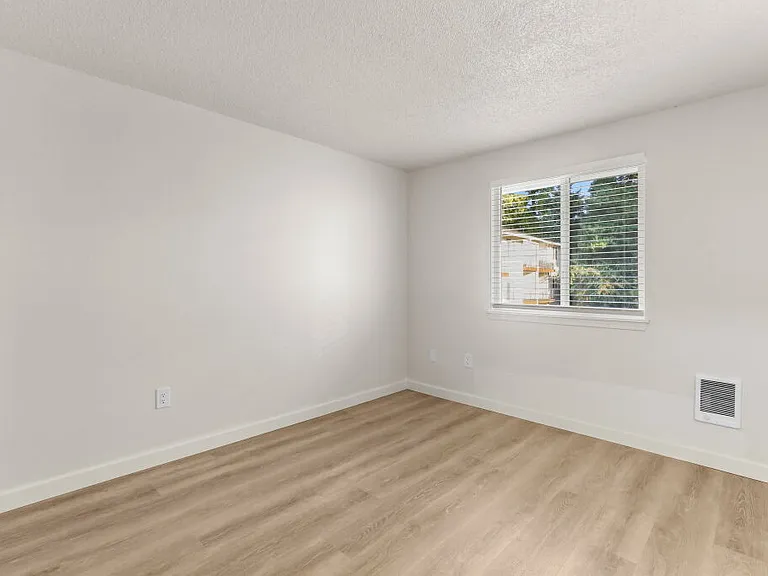 Charbern Apartments — Photo 67