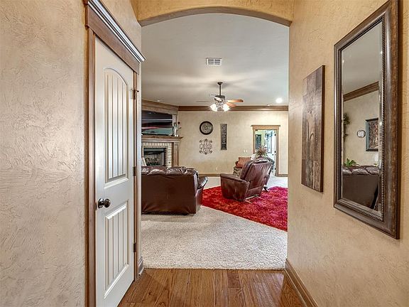5th image of 3112 Venice Ct