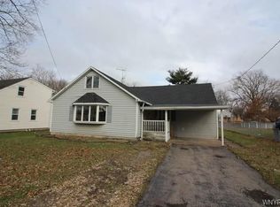 5855 Pearl St, Sanborn, NY 14132