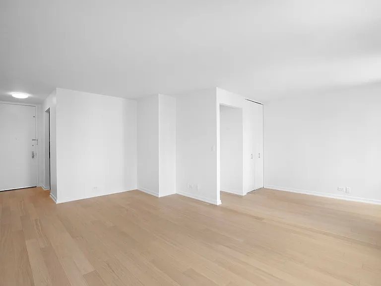 124 W 60th St #37-C — Photo 3