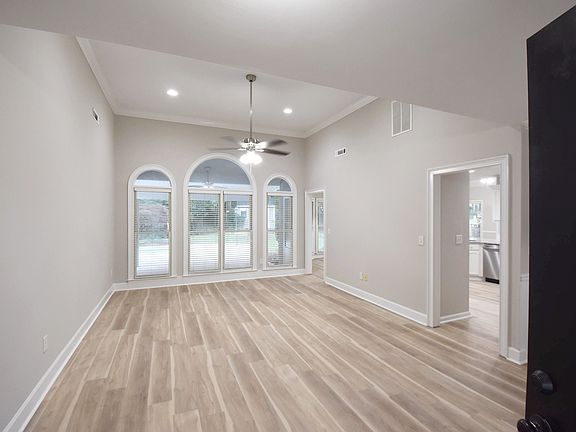 2nd image of 300 Lamella Ln
