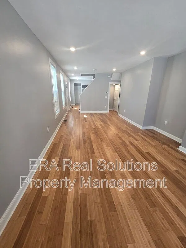 3 bed, 1.5 bath, 1528 sqft, $1,795 — Photo 4